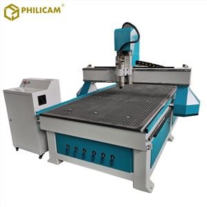 Enrutador CNC personalizado en carpintería